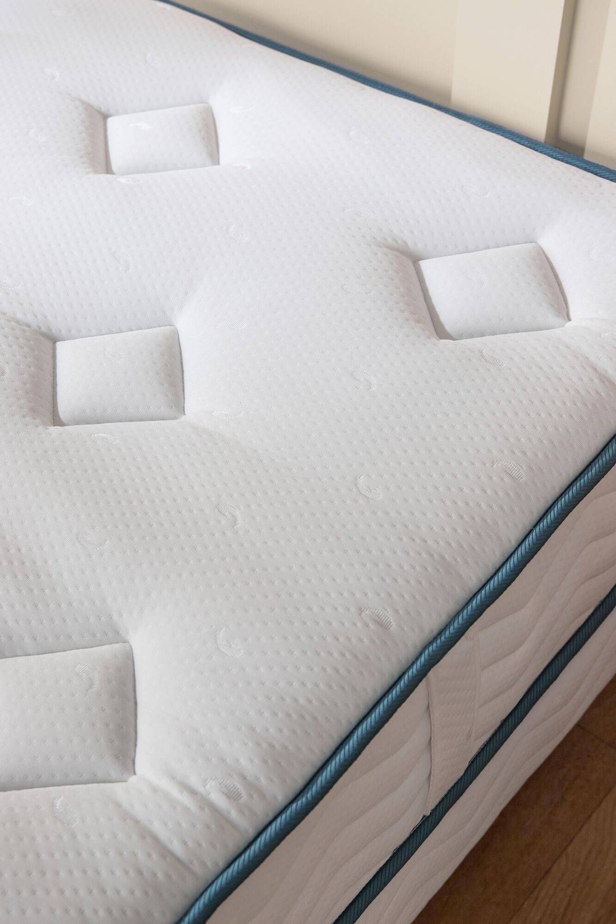 Matelas ressorts ensachés 28 cm Memory
